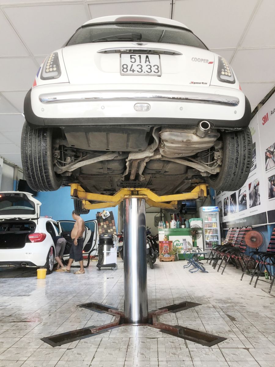 Cầu nâng 1 trụ rửa xe kiểu chữ X âm nền VIMET VLWS3500